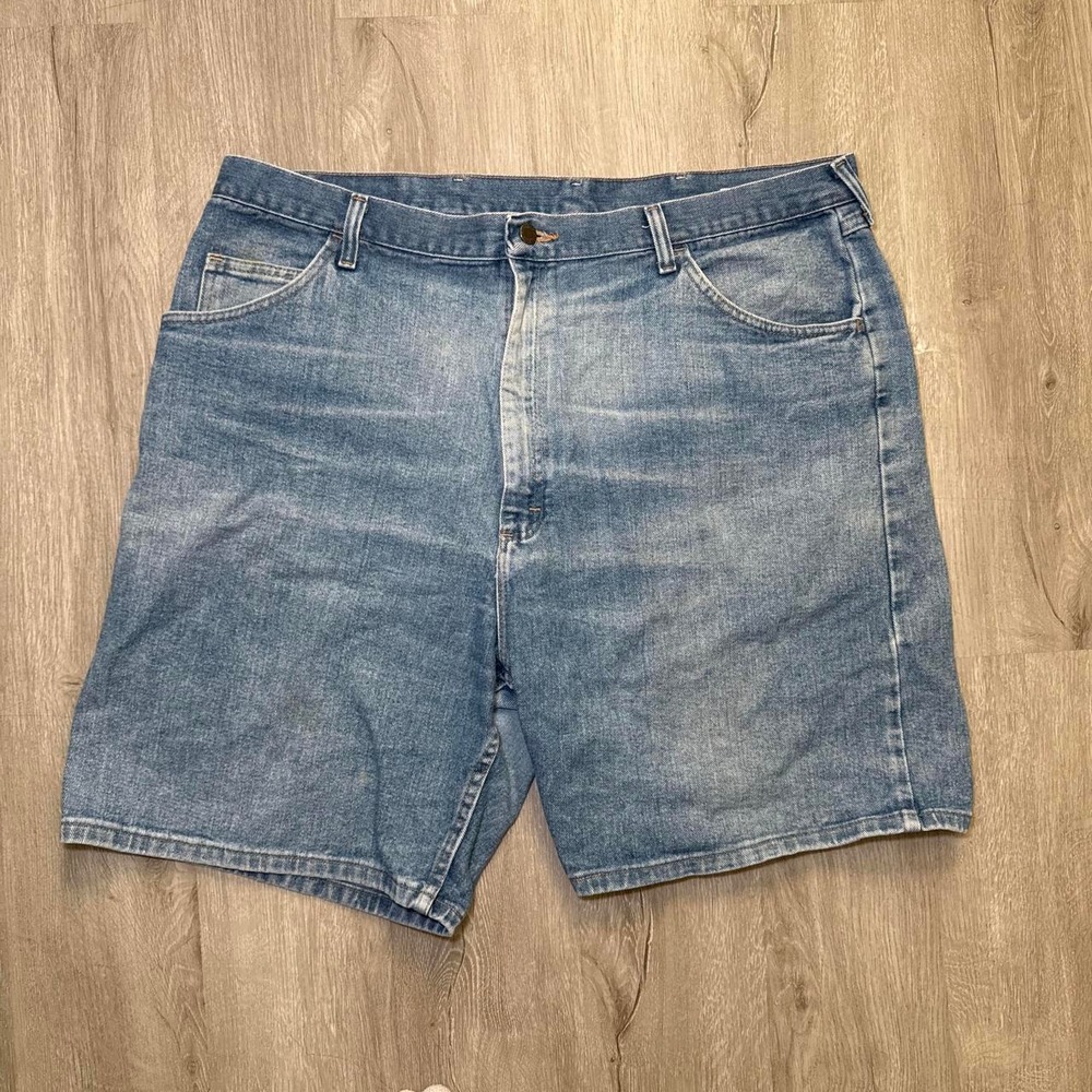 Wrangler 2000's men's denim blue jeans with distressing